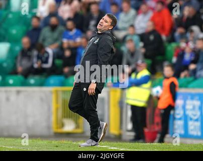 Linfield-Manager David Healy steht während des Qualifikationsrunden-Spiels der UEFA Champions League im Windsor Park, Belfast, auf der Touchline. Bilddatum: Mittwoch, 13. Juli 2022. Stockfoto