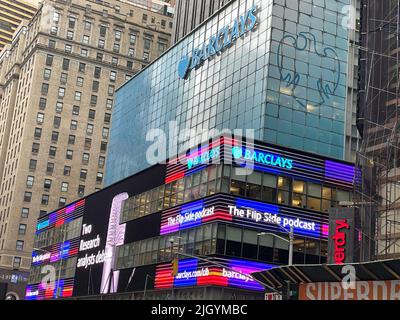 Das Barclays Capital Gebäude ist Teil des Rockefeller Center an der 745 Seventh Avenue, New York City, USA 2022 Stockfoto