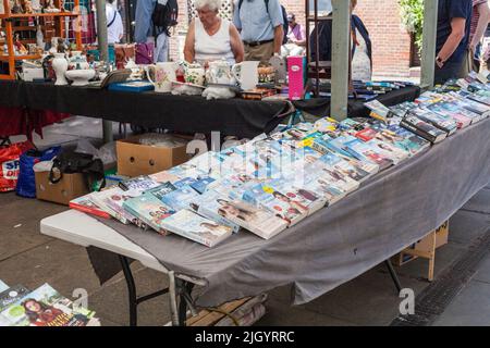 Ein Bücherstand auf dem Shamble Market in York, North Yorkshire, England, Großbritannien Stockfoto