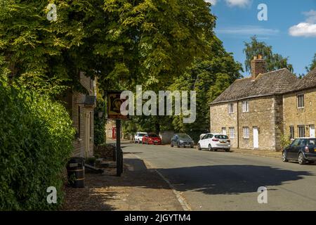 Die Kneipe Falcon in Fotheringhay Stockfoto