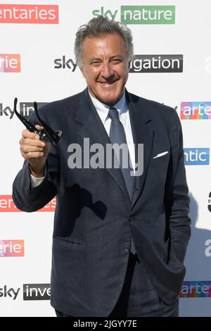 Rom, Italien. 13.. Juli 2022. Luca Barbareschi nimmt an der Fotoserie der nächsten Saison von Sky tv im Restaurant La Lanterna Teil. Kredit: SOPA Images Limited/Alamy Live Nachrichten Stockfoto