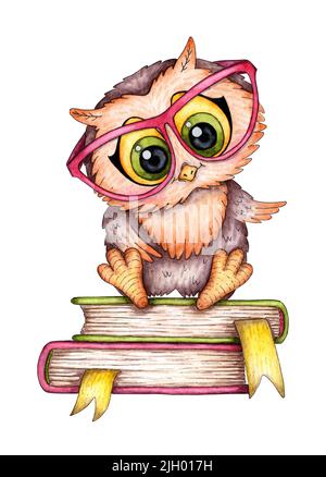 Aquarell-Illustration einer auf Büchern sitzenden Cartoon-Eimsschwalbe. Intelligente Eule mit Brille, zurück zur Schule. Ideal für T-Shirts, Karten und Drucke. Isoliert auf WH Stockfoto