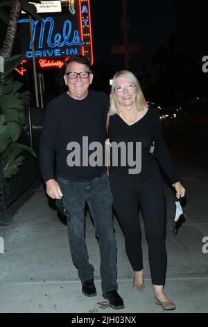 Prominente in Los Angeles, Kalifornien mit: Anson Williams, Jackie Gerken wo: Los Angeles, California, USA Wann: 21 Oct 2021 Credit: Guillermo Proano/WENN Stockfoto