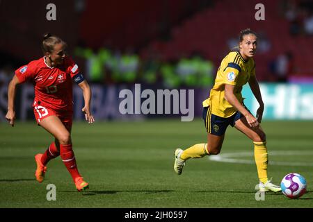 Filippa Angeldal (Frauen In Schweden)Lia Walti (Frauen In Der Schweiz) Während des UEFA Women s Euro England 2022-Spiels zwischen Schweden 2-1 Schweiz im Bramall Lane Stadium am 13 2022. Juli in Sheffield, England. (Foto von Maurizio Borsari/AFLO) Stockfoto