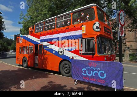 OranjeFans Holland Orange Damen Fußballtour Bus in Leigh, in der Nähe von Wigan, 12 Ziel Londen, BJ-DH-95 Stockfoto