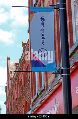 Banner im Stadtzentrum von Leigh, Wigan und Leigh council, 62/64 Bradshawgate, Leigh, Lancashire, England, UK, WN7 4LA Stockfoto