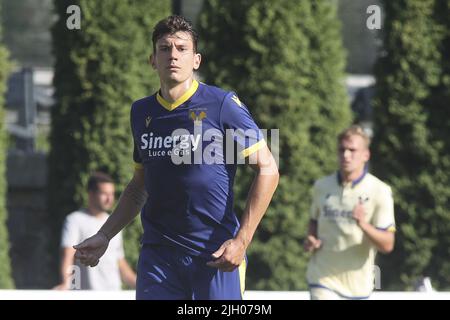 Mezzano, Italien, 13/7/2022, Giangiacomo Magnani von Hellas Verona FC während Hellas Verona A gegen Hellas Verona B, 2. Frendly match preseason Serie A Tim 2022-23, im 'Centro Sportivo Intercomunale' Mezzano di Fiera di Primiero (TN), Italien, am 13. Juli 2022. Stockfoto