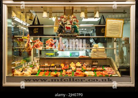 Schaufenster für traditionelle Metzgereien, Oxford Market, Großbritannien 2022 Stockfoto