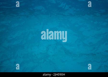 Abstrakter Hintergrund. Klares Wasser aus dem Pool Stockfoto