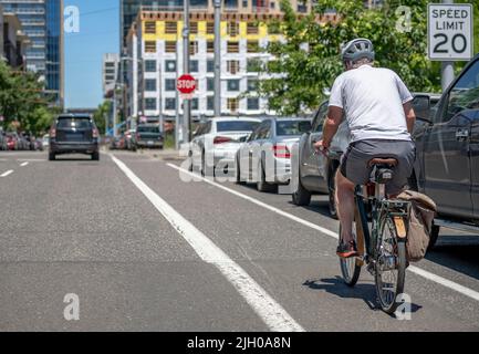 Wird ein Radfahrer ist eine ganze Philosophie des Lebens, auf einen aktiven Lebensstil, jeder kann Fahrrad fahren, aber nicht jeder will. Helfen Sie Ihrem Körper halten Sie es Stockfoto