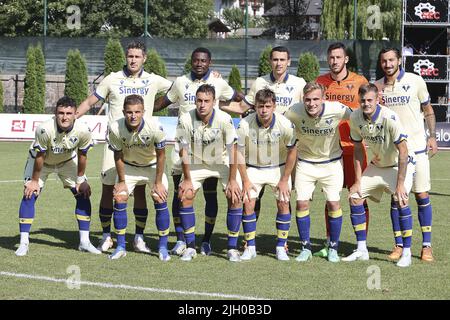 Mezzano, Italien. 13.. Juli 2022. teamfoto von hellas verona b vor Hellas Verona A gegen Hellas Verona B, 2Â frendly Match Pre-Season Serie A Tim 2022-23, im 'Centro Sportivo Intercomunale' Mezzano di Fiera di Primiero (TN), Italien, am 13. Juli 2022. Kredit: Unabhängige Fotoagentur/Alamy Live Nachrichten Stockfoto