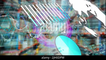 Abbildung von Grafiken, Diagrammen, Globus und Datenverarbeitung über dem Lagerinnenraum Stockfoto