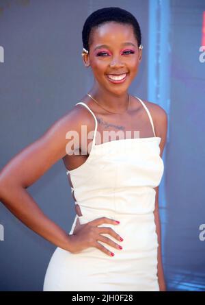 Hollywood, USA. 13.. Juli 2022. Thuso Mbedu trifft bei DER WELTPREMIERE DER GRAUEN MÄNNER ein, die am Mittwoch, den 13. Juli 2022, im TCL Chinese Theatre in Hollywood, CA, stattfand. (Foto: Juan Pablo Rico/Sipa USA) Quelle: SIPA USA/Alamy Live News Stockfoto