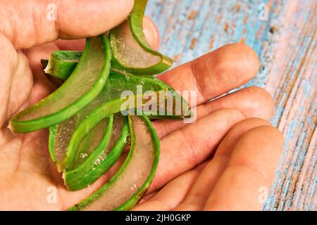 Stücke von Aloe Vera Blatt und sein Gel Stockfoto