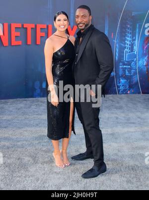 Hollywood, USA. 13.. Juli 2022. EME Ikwakor trifft bei DER WELTPREMIERE DER GRAUEN MÄNNER ein, die am Mittwoch, den 13. Juli 2022, im TCL Chinese Theatre in Hollywood, CA, stattfand. (Foto: Juan Pablo Rico/Sipa USA) Quelle: SIPA USA/Alamy Live News Stockfoto