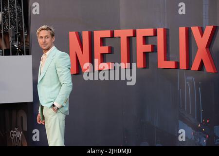 13. Juli 2022, Hollywood, Kalifornien, USA: Ryan Gosling nimmt an der Weltpremiere von Netflix's ''The Grey man' Teil (Bild: © Billy Bennight/ZUMA Press Wire) Stockfoto