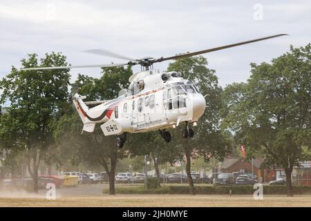 13. Juli 2022, Bayern, Grafenwöhr: Der Hubschrauber mit Bundespräsident Frank-Walter Steinmeier landet in Grafenwoehr zu einem Besuch der US-Streitkräfte. Foto: Daniel Karmann/dpa Stockfoto