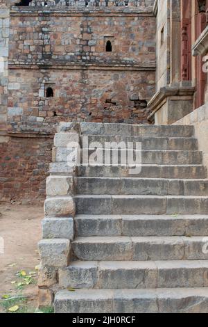 Der Blick auf das Innere eines alten indischen Denkmals, das als Bara Gumbad im lodi-Garten in Delhi, Indien, bekannt ist Stockfoto