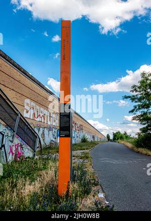 Gedenkmarken für die Berliner Maueropfer Georg Feldhahn & Siegfried Widera am Teltowkanal - Johannisthal, Berlin, Deutschland. Stockfoto