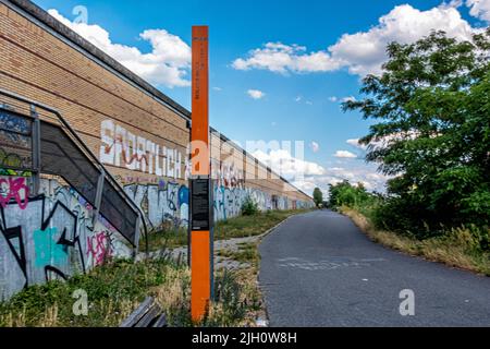 Gedenkmarken für die Berliner Maueropfer Georg Feldhahn & Siegfried Widera am Teltowkanal - Johannisthal, Berlin, Deutschland. Stockfoto