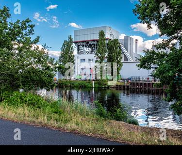 E.ON Energy Solutions Rudow, Wärmekraftwerk am Teltow-Kanal, Neukölln, Berlin Stockfoto