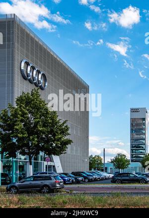 Audi Hochhaus-Parkhaus IAT Audi Zentrum in Berlin-Treptow, Berlin Stockfoto