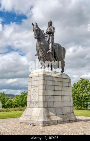 Statue von Robert the Bruce zu Pferd an der Stelle der Schlacht von Bannockburn am Stadtrand von Stirling, Schottland. Stockfoto