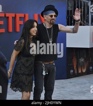 Los Angeles, Usa. 14.. Juli 2022. Das Darstellermitglied Billy Bob Thornton und seine Frau Connie Angland nehmen am Mittwoch, den 13. Juli 2022, an der Premiere des Filmdramas „The Grey man“ im TCL Chinese Theatre in der Hollywood-Sektion von Los Angeles Teil. Storyline: Als das wichtigste Kapital der CIA, seine Identität, die niemand kennt, die Geheimnisse der Agentur enthüllen, löst er eine globale Jagd durch Attentäter aus, die von seinem Ex-Kollegen losgelassen werden. Foto von Jim Ruymen/UPI Credit: UPI/Alamy Live News Stockfoto