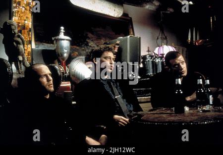 STATHAM, FLETCHER, FLEMYNG, SCHLIESSFOND UND ZWEI RAUCHFÄSSER, 1998 Stockfoto