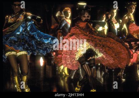 Mit tanzenden Mädchen, MOULIN ROUGE!, 2001 Szene Stockfoto