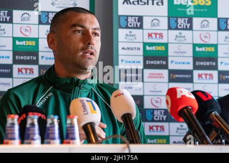 SITTARD, NIEDERLANDE - 14. JULI: Burak Yilmaz von Fortuna Sittard während der Präsentation von Burak Yilmaz im Fortuna Sittard Stadion am 14. Juli 2022 in Sittard, Niederlande (Foto von Jeroen Meuwsen/Orange Picts) Stockfoto