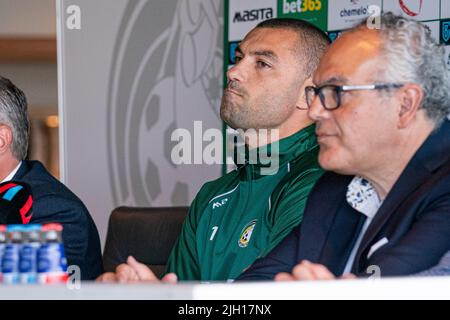SITTARD, NIEDERLANDE - 14. JULI: Burak Yilmaz von Fortuna Sittard während der Präsentation von Burak Yilmaz im Fortuna Sittard Stadion am 14. Juli 2022 in Sittard, Niederlande (Foto von Jeroen Meuwsen/Orange Picts) Stockfoto