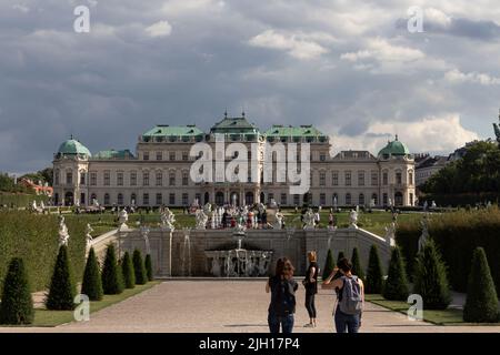 WIEN, ÖSTERREICH - 14. August 2019: Schloss Belvedere in Wien, Österreich. Der Palast wurde im 18.. Jahrhundert von Prinz Euge als Sommerresidenz erbaut Stockfoto