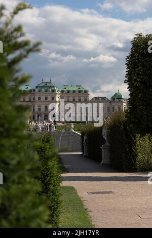 WIEN, ÖSTERREICH - 14. August 2019: Schloss Belvedere in Wien, Österreich. Der Palast wurde im 18.. Jahrhundert von Prinz Euge als Sommerresidenz erbaut Stockfoto