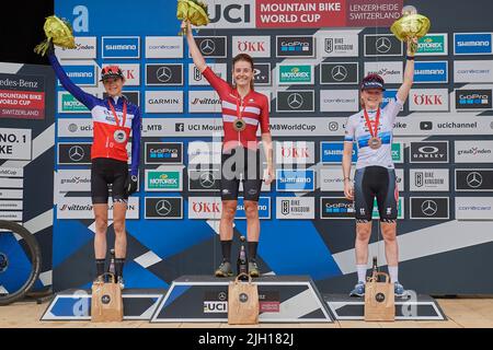 Lenzerheide, Schweiz. 10. Juli 2022. Die Gewinner auf dem Podium (von links nach rechts: Line BURQUIER, Sofie PEDERSEN, Puck PIETERSE) während de Stockfoto