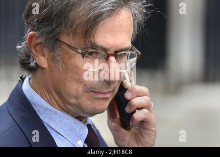 Robert Peston - politischer Redakteur von ITV News - in der Downing Street am Tag des Rücktretens von Premierminister Johnson als Premierminister - 7. 2022. Juli Stockfoto