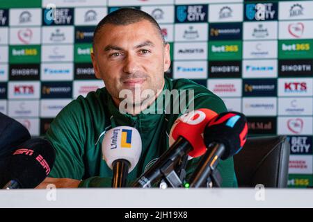 SITTARD, NIEDERLANDE - 14. JULI: Burak Yilmaz von Fortuna Sittard während der Präsentation von Burak Yilmaz im Fortuna Sittard Stadion am 14. Juli 2022 in Sittard, Niederlande (Foto von Jeroen Meuwsen/Orange Picts) Stockfoto