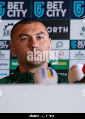 SITTARD, NIEDERLANDE - 14. JULI: Burak Yilmaz von Fortuna Sittard während der Präsentation von Burak Yilmaz im Fortuna Sittard Stadion am 14. Juli 2022 in Sittard, Niederlande (Foto von Jeroen Meuwsen/Orange Picts) Stockfoto