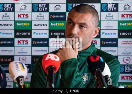 SITTARD, NIEDERLANDE - 14. JULI: Burak Yilmaz von Fortuna Sittard während der Präsentation von Burak Yilmaz im Fortuna Sittard Stadion am 14. Juli 2022 in Sittard, Niederlande (Foto von Jeroen Meuwsen/Orange Picts) Stockfoto