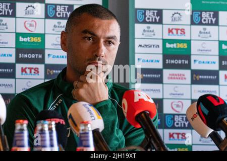 SITTARD, NIEDERLANDE - 14. JULI: Burak Yilmaz von Fortuna Sittard während der Präsentation von Burak Yilmaz im Fortuna Sittard Stadion am 14. Juli 2022 in Sittard, Niederlande (Foto von Jeroen Meuwsen/Orange Picts) Stockfoto
