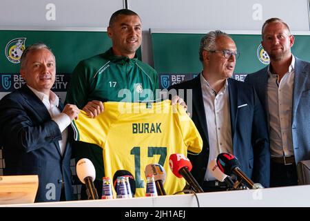SITTARD, NIEDERLANDE - 14. JULI: Burak Yilmaz von Fortuna Sittard während der Präsentation von Burak Yilmaz im Fortuna Sittard Stadion am 14. Juli 2022 in Sittard, Niederlande (Foto von Jeroen Meuwsen/Orange Picts) Stockfoto