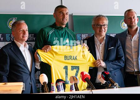 SITTARD, NIEDERLANDE - 14. JULI: Burak Yilmaz von Fortuna Sittard während der Präsentation von Burak Yilmaz im Fortuna Sittard Stadion am 14. Juli 2022 in Sittard, Niederlande (Foto von Jeroen Meuwsen/Orange Picts) Stockfoto