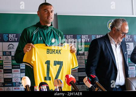 SITTARD, NIEDERLANDE - 14. JULI: Burak Yilmaz von Fortuna Sittard während der Präsentation von Burak Yilmaz im Fortuna Sittard Stadion am 14. Juli 2022 in Sittard, Niederlande (Foto von Jeroen Meuwsen/Orange Picts) Stockfoto