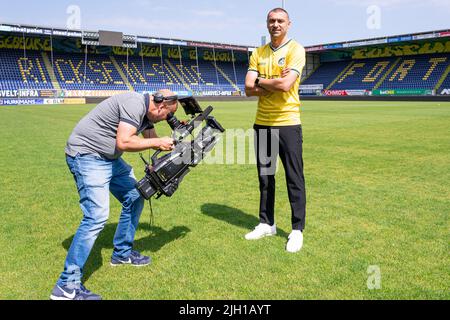 SITTARD, NIEDERLANDE - 14. JULI: Burak Yilmaz von Fortuna Sittard während der Präsentation von Burak Yilmaz im Fortuna Sittard Stadion am 14. Juli 2022 in Sittard, Niederlande (Foto von Jeroen Meuwsen/Orange Picts) Stockfoto