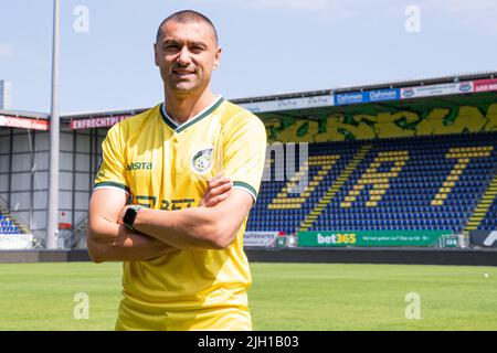 SITTARD, NIEDERLANDE - 14. JULI: Burak Yilmaz von Fortuna Sittard während der Präsentation von Burak Yilmaz im Fortuna Sittard Stadion am 14. Juli 2022 in Sittard, Niederlande (Foto von Jeroen Meuwsen/Orange Picts) Stockfoto