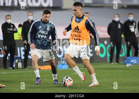 Buenos Aires; 10 de octubre de 2021: Eliminatory Qatar 2022, Argentinien gegen Uruguay, Messi mit Lautaro Martinez Vorspiel. Stockfoto