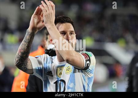 Buenos Aires; 10 de octubre de 2021: Eliminatorias Argentina vs Uruguay, Messi applaudiert der Öffentlichkeit. Stockfoto