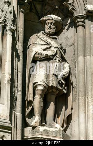 Henry VIII-Statue in der Kathedrale von Canterbury in Kent England, Großbritannien, die ein beliebtes Touristenziel und Wahrzeichen der Stadt ist, Stock phot Stockfoto