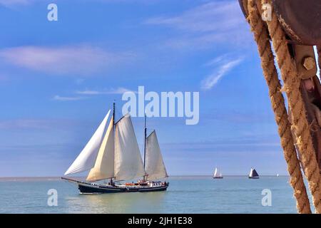 Terschelling, Niederlande. Mai 2017. Alte Segelschiffe am Waddenzee Hochwertiges Foto Stockfoto