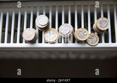 Lebenshaltungskosten-Krise. Geld für eine Heizkörperheizung zu Hause